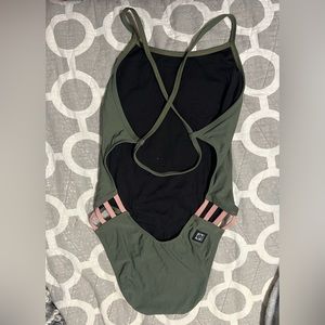 Jolyn One Piece - Julian 2